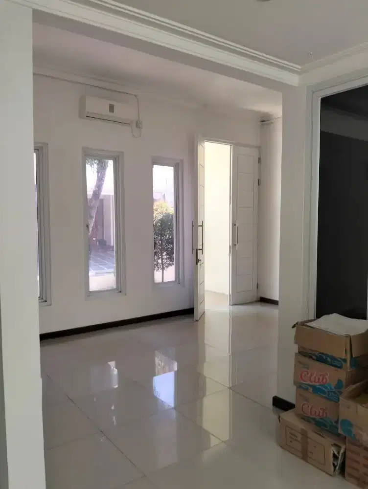 Disewakan butuh penyewa serius BU rumah Taman internasional village