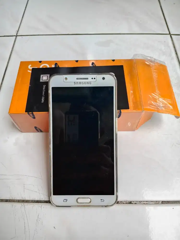 Jual handphone samsung j7