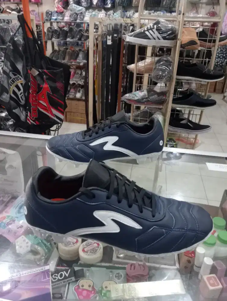 Sepatu bola kulit promo