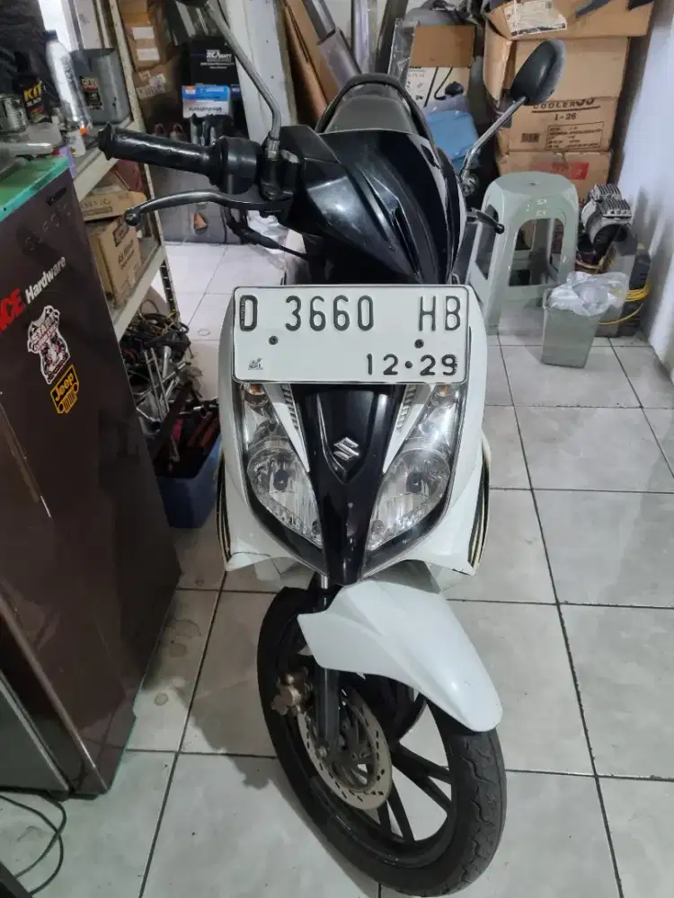 SUZUKI SKYWAVE Matik 2009 warna Putih Hitam