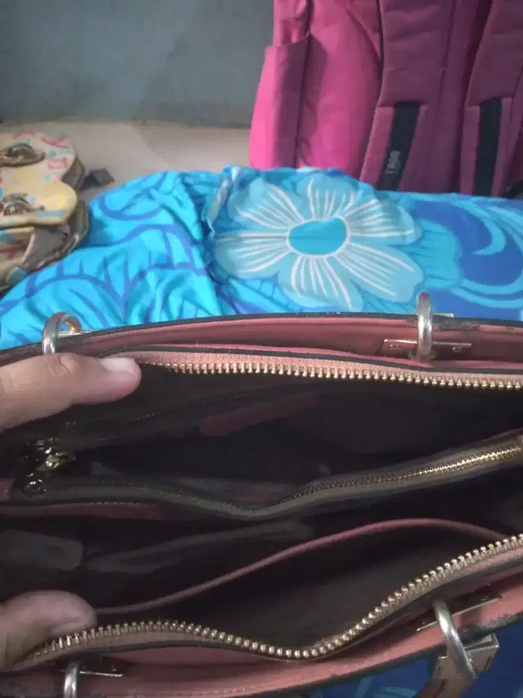 Tas bekas vusface merah muda