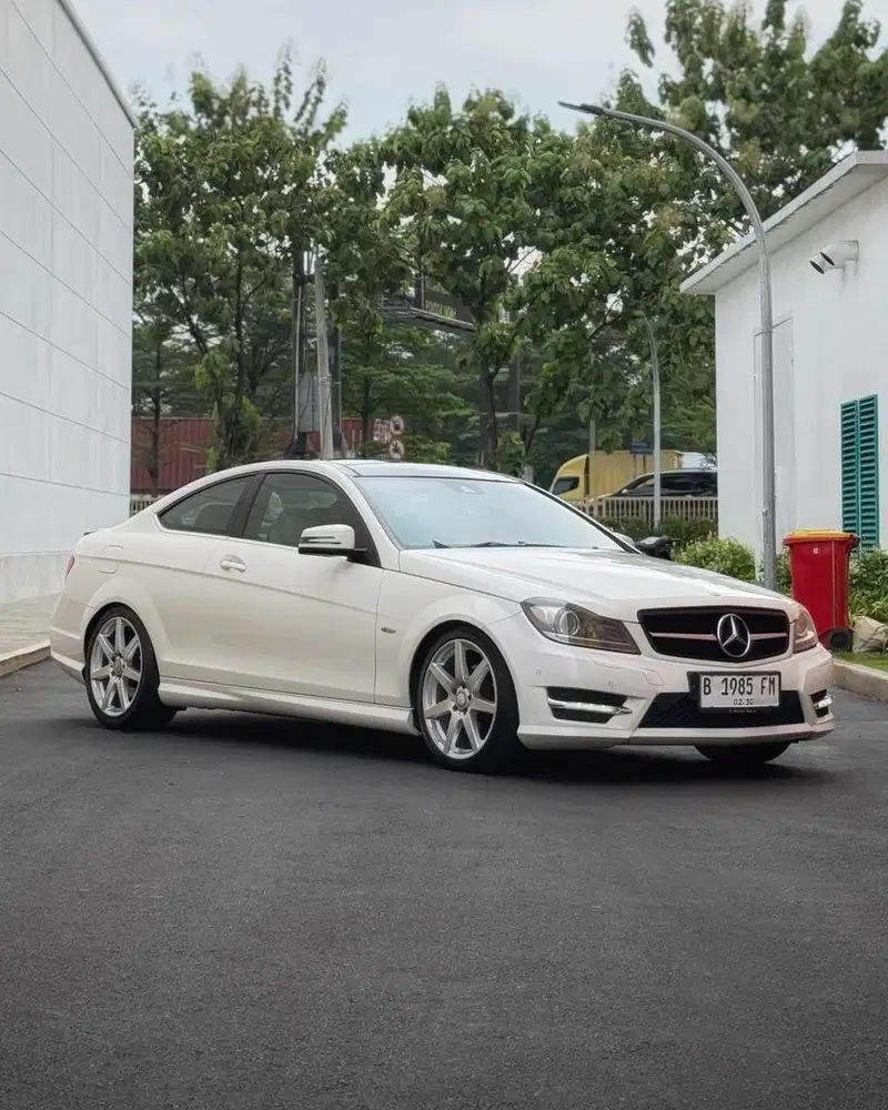 C250 W204 COUPE 2012