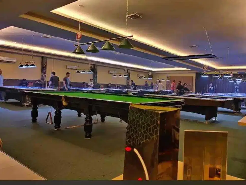 Disewakan gedung 3 lantai strategiss