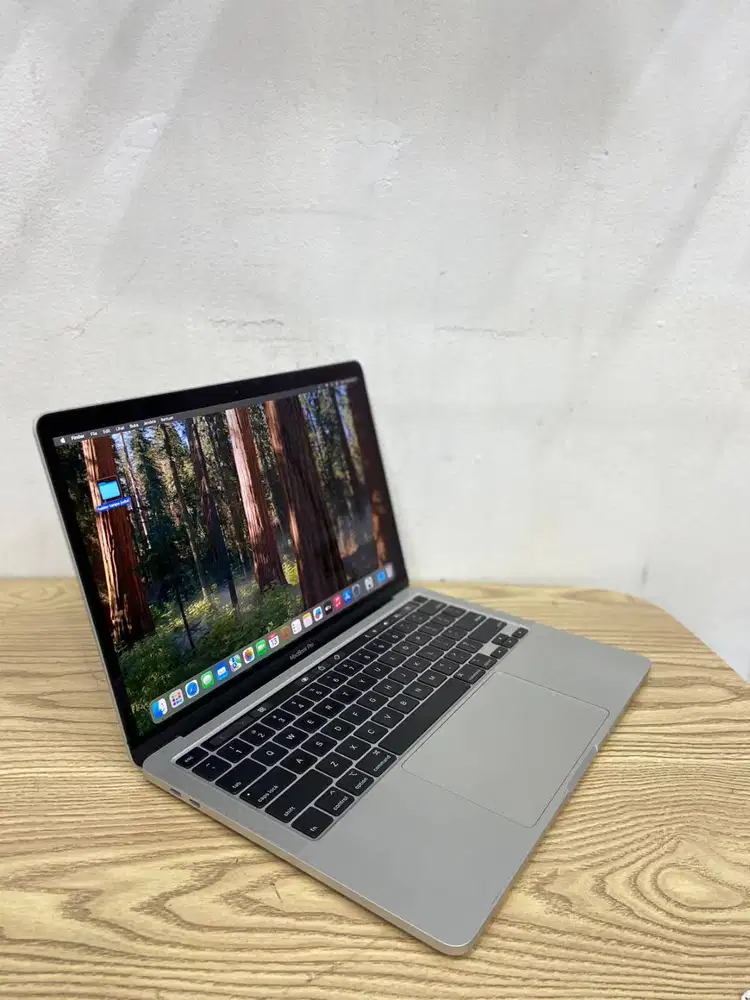 Macbook pro 2020 touchbar 13inc quad core i5 ram 16gb ssd 512gb second