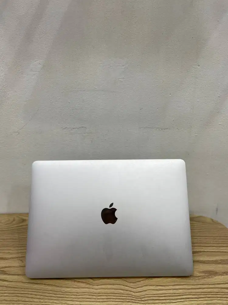 Macbook pro 2020 touchbar core i5 ram 16gb ssd 512gb sekolah kuliah