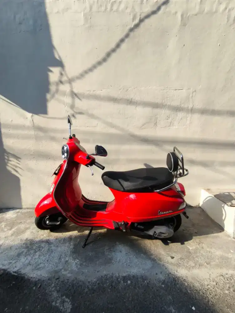 Vespa LX 2023 merah