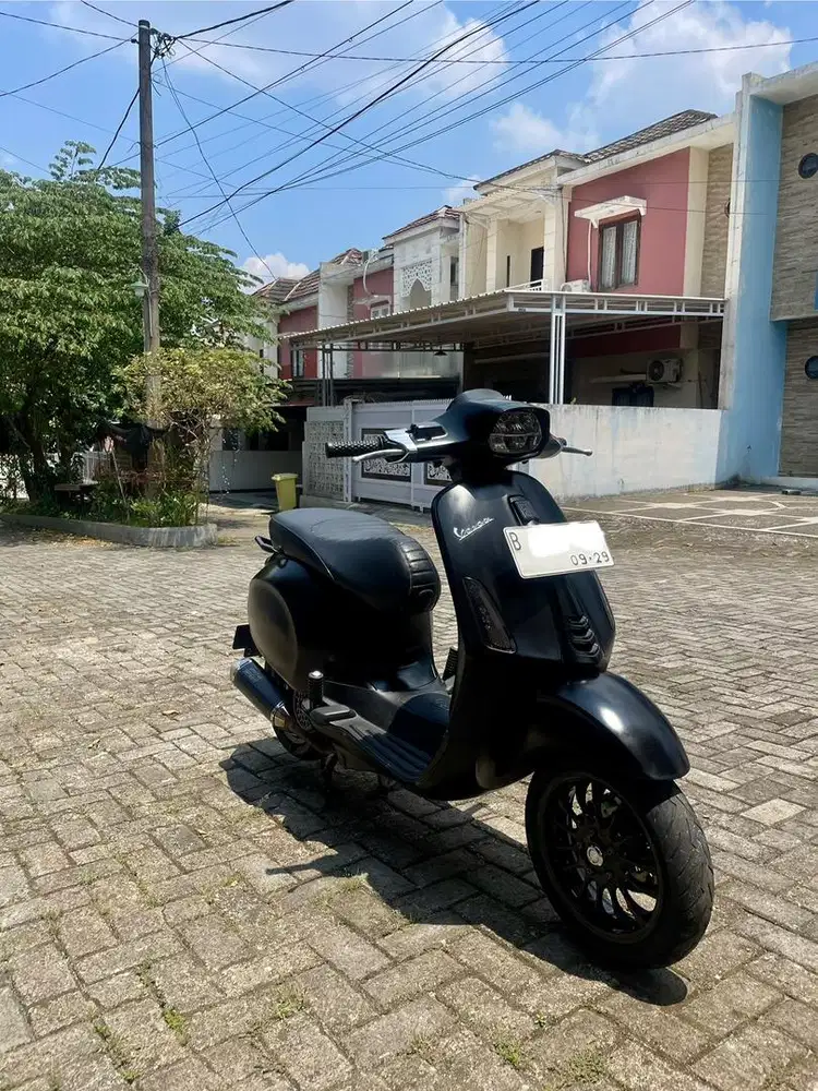 Vespa Sprint I-Get 150 Notte