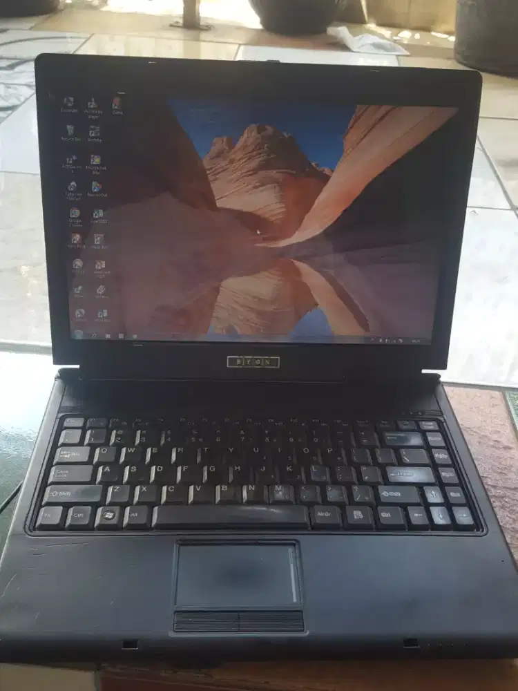 Laptop byond 14 inc ,core 2 duo,memory 4 gb hardis 80 gb