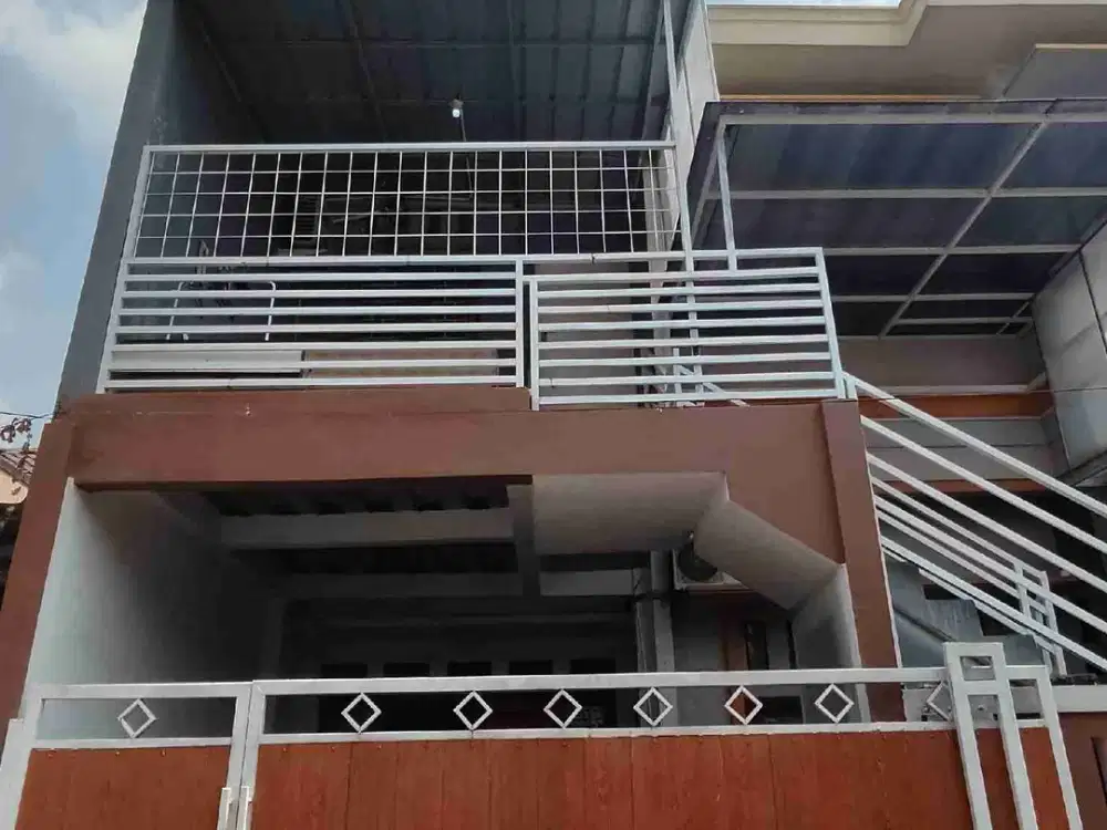 Rumah 2 lantai anti banjir Jatiasih Kota Bekasi