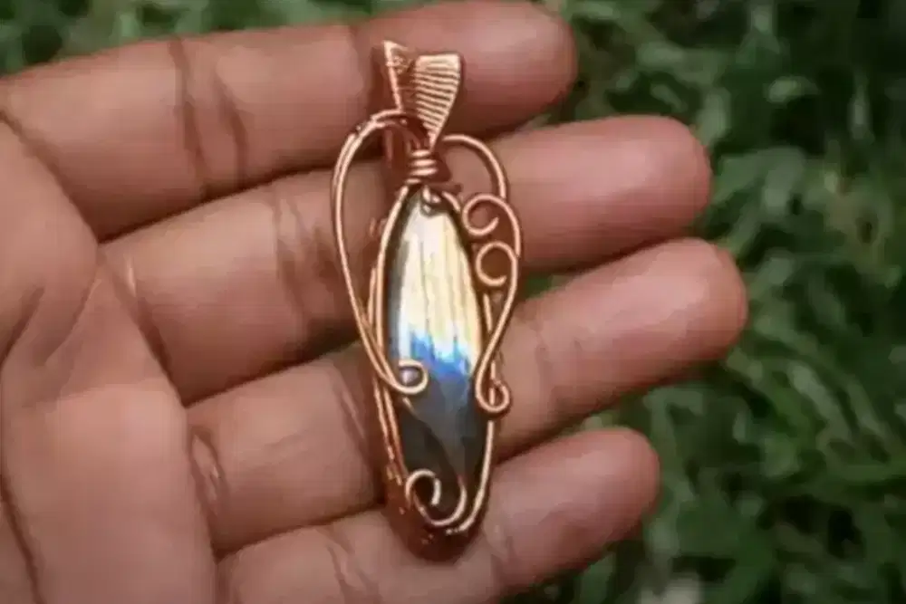 LABRADORITE HIGH QUALITY ANTIK 4cm