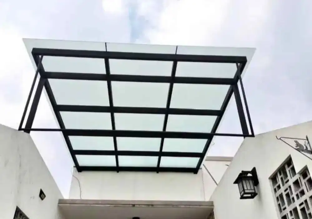 Kanopi atap kaca rangka besi