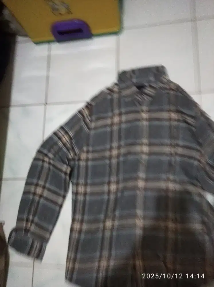 Dijual kemeja panjang size M merk Cref Barrow