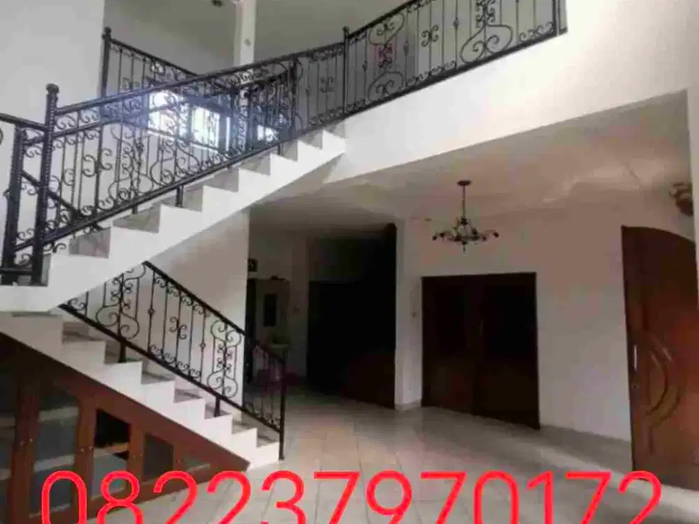 Disewakan RUMAH Strategis di Tebet Lapangan Ros Jakarta Selatan