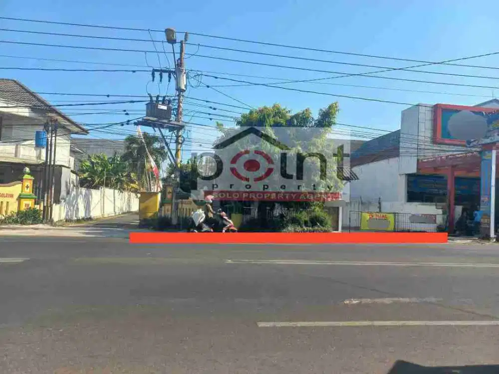 Rumah Lama Hitung Tanah Luas 561m² Tepi Jln Utama Tengah Kota Solo