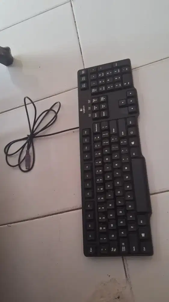Keyboard logitech bekas