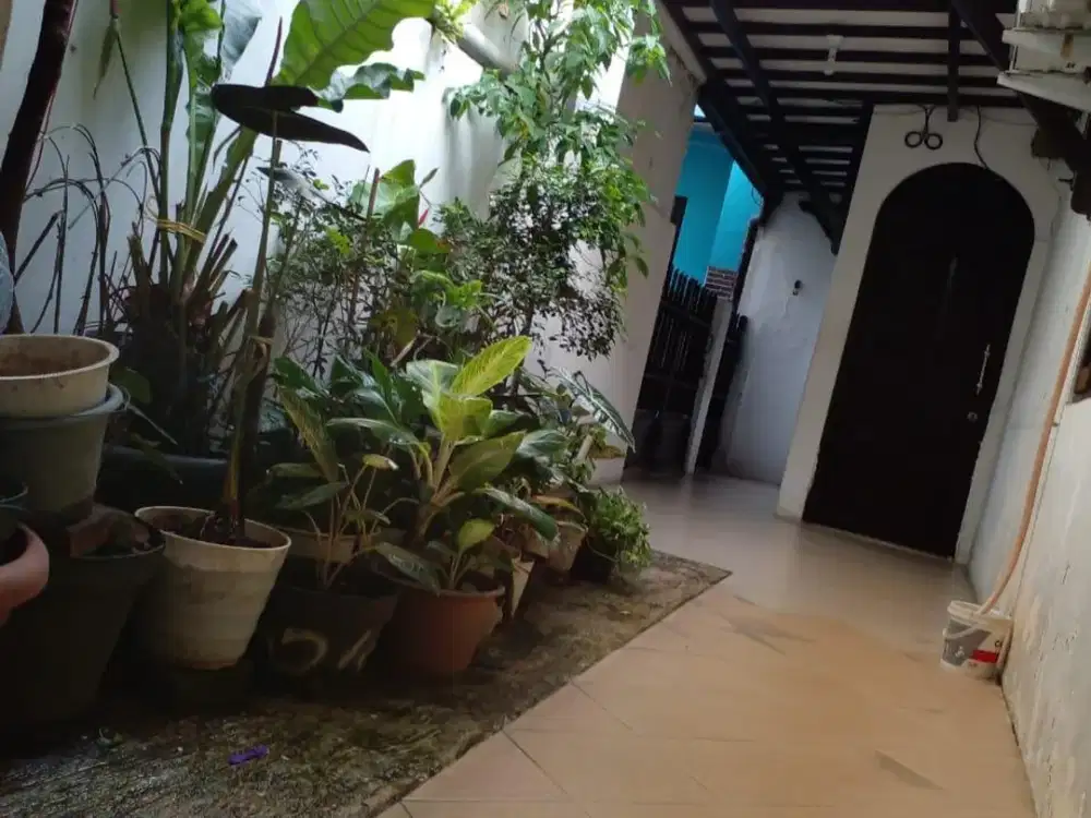 Dijual cepat rumah+kontrakan di jln tanjung barat lama jakael