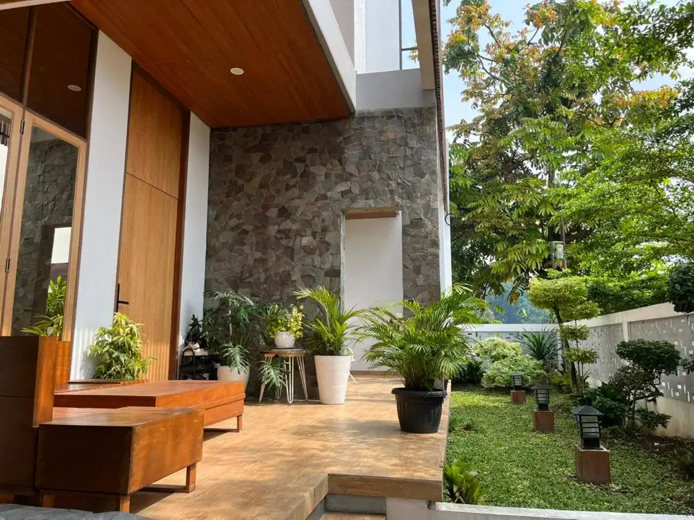 Dijual rumah mewah lokasi tengah kota!