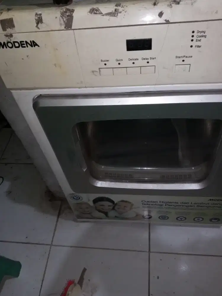 Mesin pengering pakaian