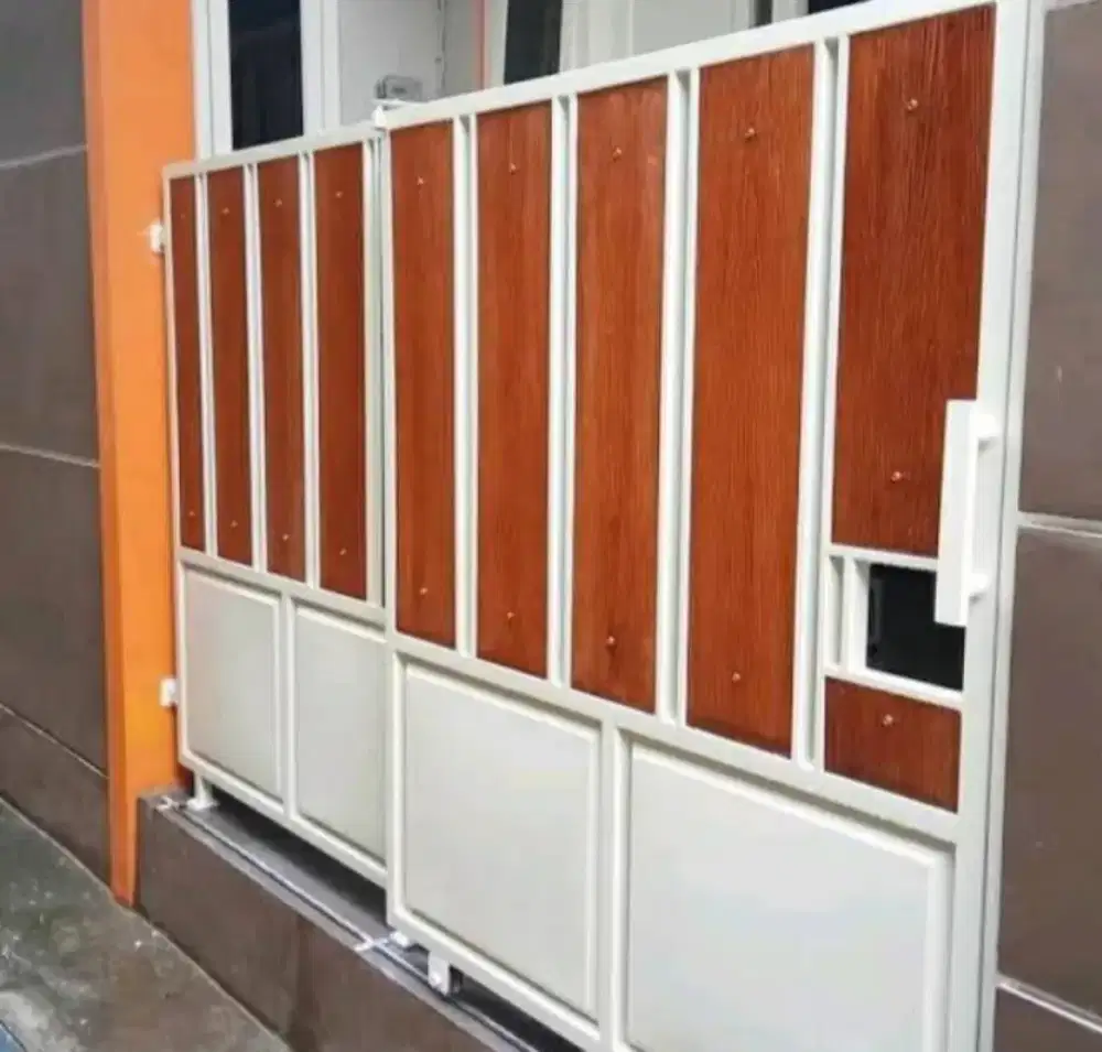 Pagar rumah serat kayu