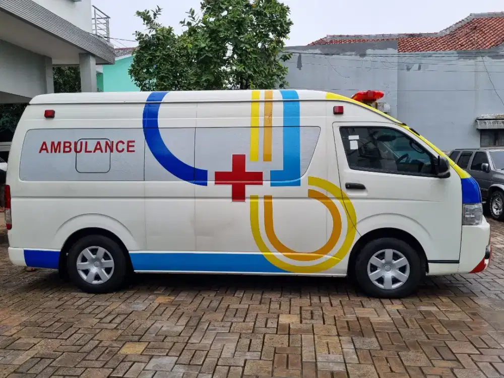 TOYOTA HIACE COMMUTER AMBULANCE 2.5L 2019 KM 20RB ISTIMEWA SIAPOPERASI