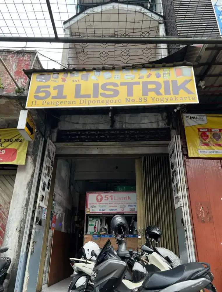 Karyawatan/i bag penjualan toko