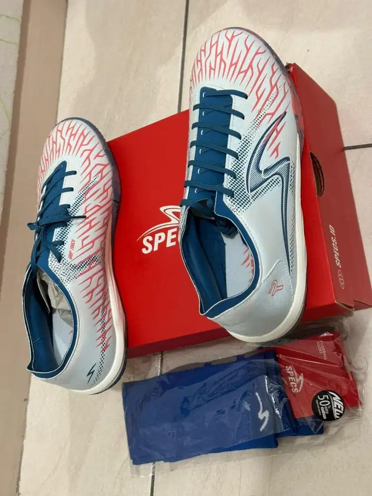 Sepatu futsal spec bonus kaos kaki