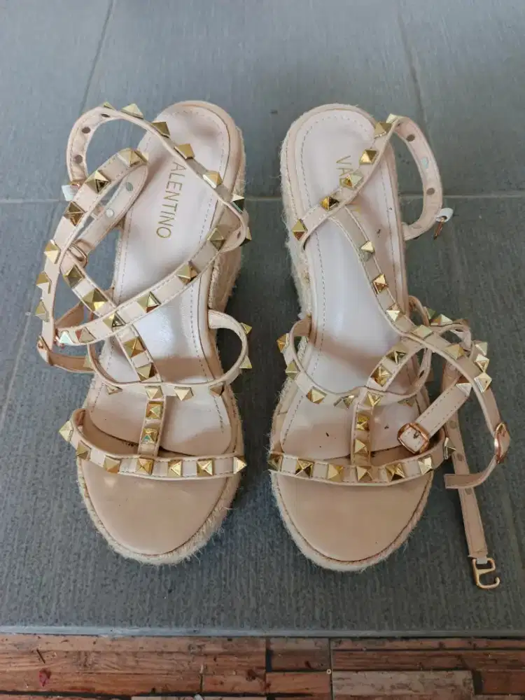 Sepatu high heel wanita