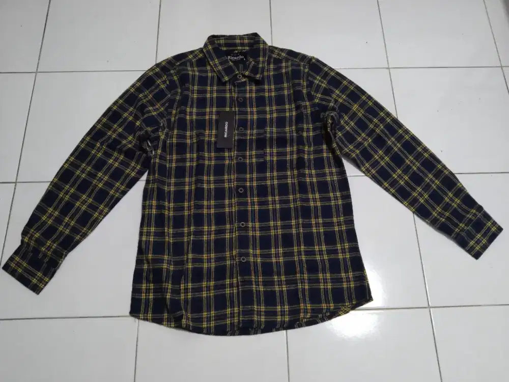 Kemeja lengan panjang