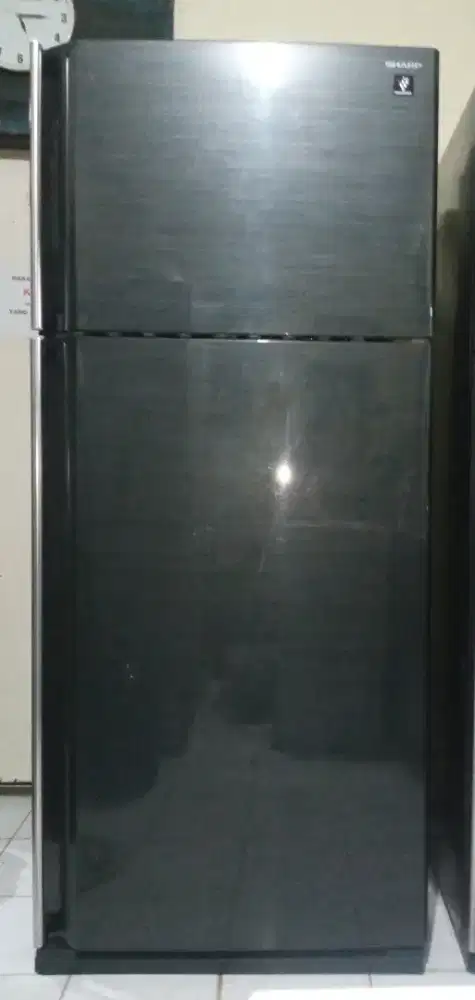KULKAS SHARP 2 PINTU SUPER JUMBO KONDISI NORMAL MASIH TERPAKAI/ NETT