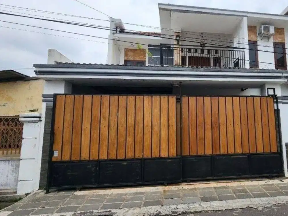 Rumah bagus 2 Lt semi furnish dekat Samsat Solo