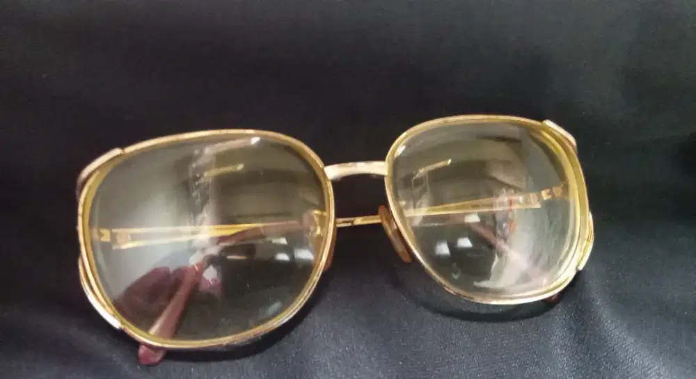 Kacamata Baca (+) 18 KGP ( karat gold plated?