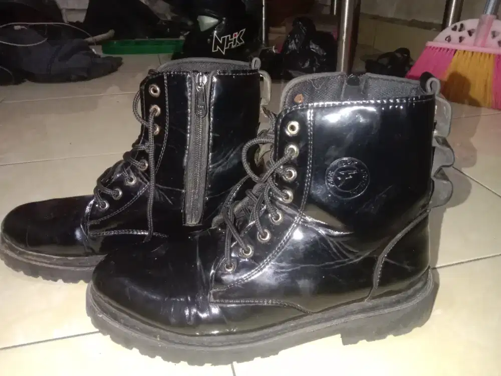 Jual cepat sepatu hitam