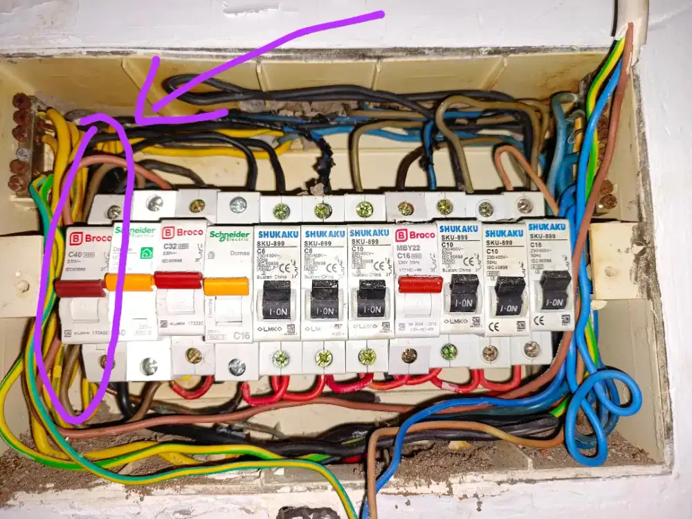 Tukang servis listrik