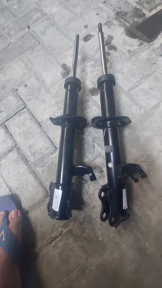 Jual shock depan sepasang nissan march