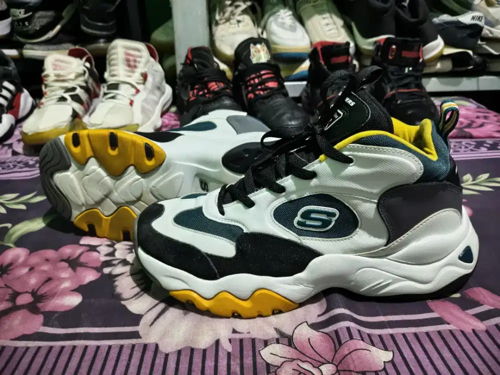 Sepatu second skechers
