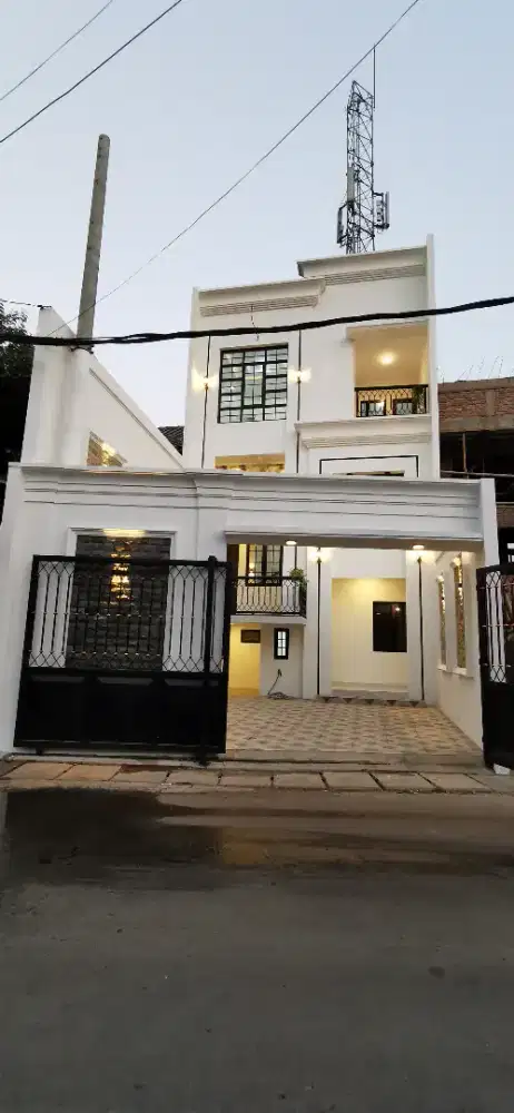 RUMAH PREMIUM MODERN 3,5 LANTAI DI LIMO CINERE