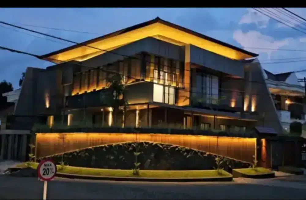 Dijual Rumah Baru Gress minimalis mewah di Raya Manyar Kertoadi
