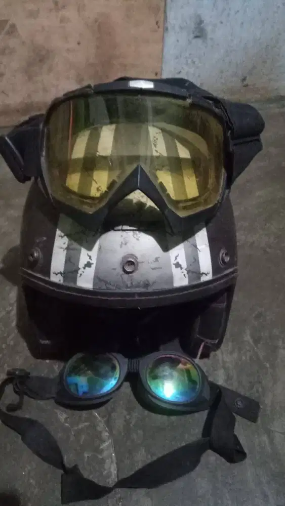 Helm Bogo / Capung dengan kacamata