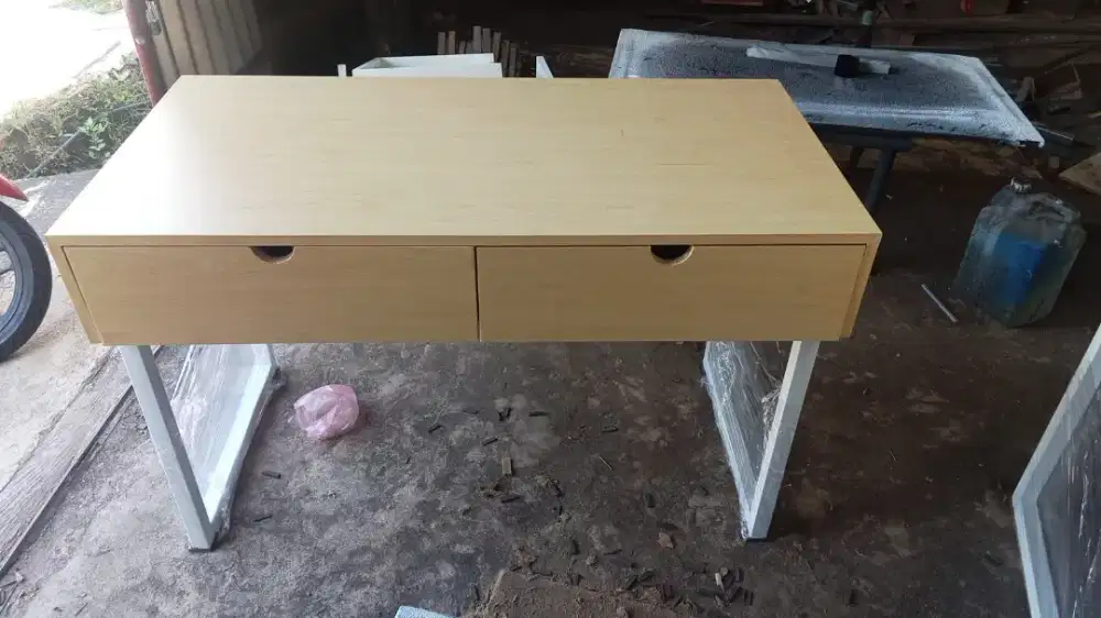 Meja kerja laci ukuran 100*60*75