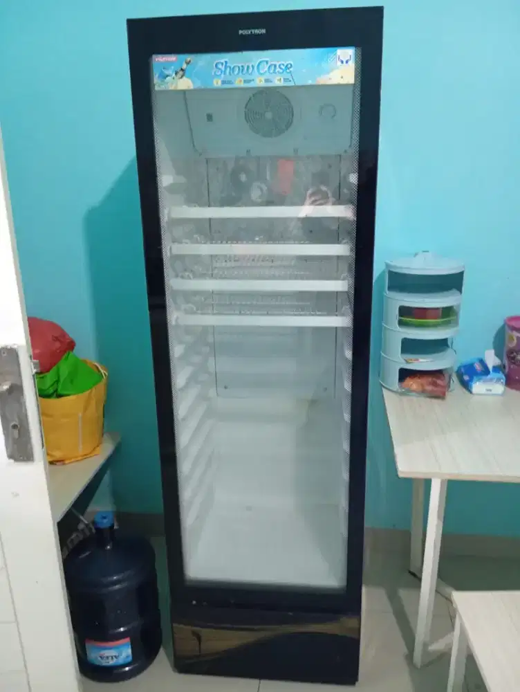Showcase POLYTRON Lemari Pendingin