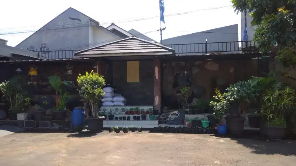 Rumah kecil dengan taman luas bogor barat