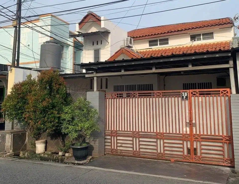 Disewakan BEBAS BANJIR rumah di Jatikramat 4KT 2KM PINGGIR JALAN RAYA