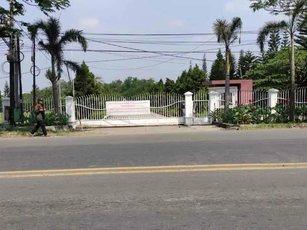 Ex Pabrik di Jalan Raya Dekat Exit Tol Cikande Serang Banten