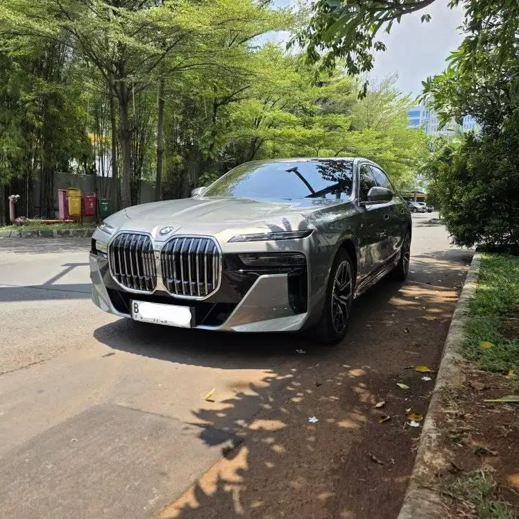 2023 BMW 735Li M- Sport
