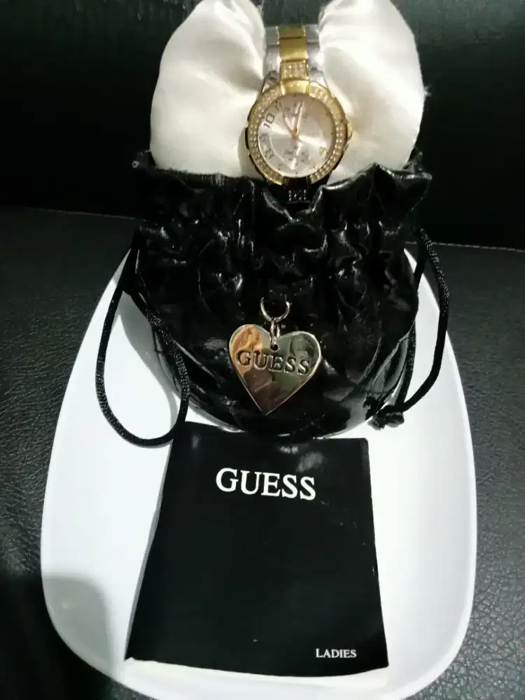 Jual Jam tangan wanita merek GUESS