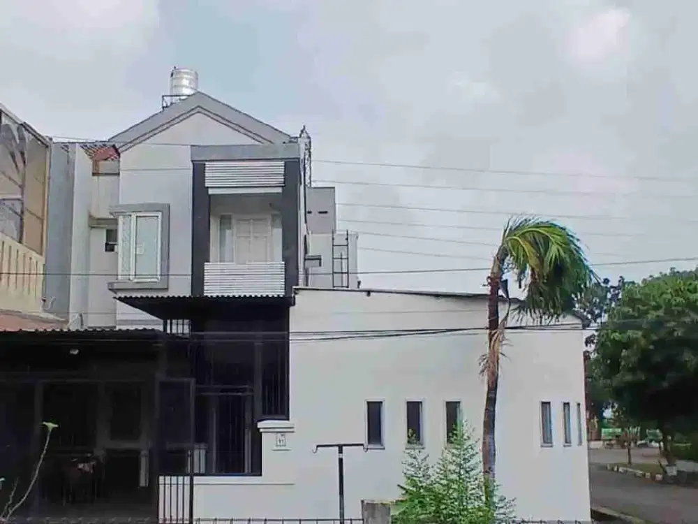 RUMAH HOEK BAGUS SIAP HUNI TAMAN SEMANAN JAKARTA BARAT