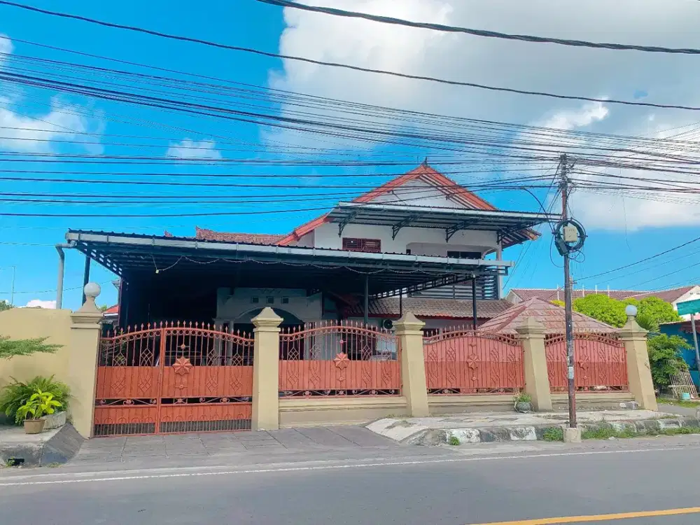 Rumah pinggir jalan kota Mataram