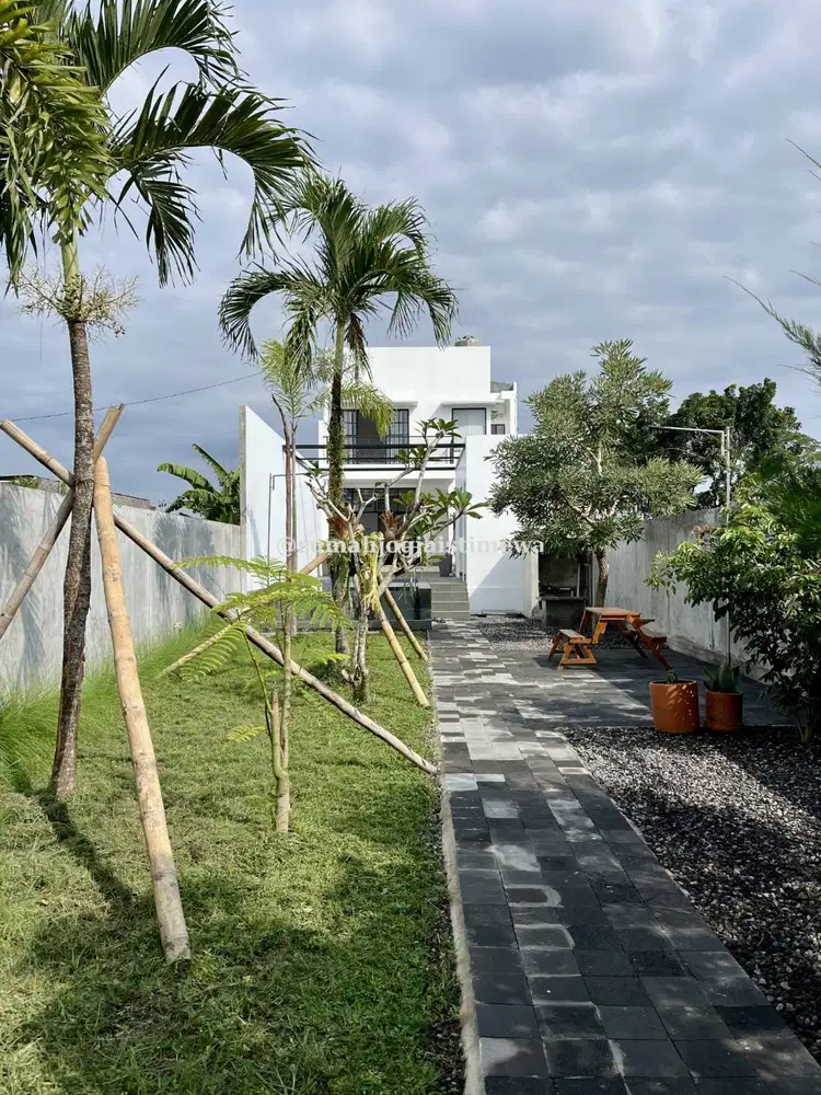 Rumah Mewah Dengan Kolam Renang dan Halaman Luas di Sidomoyo JL Godean