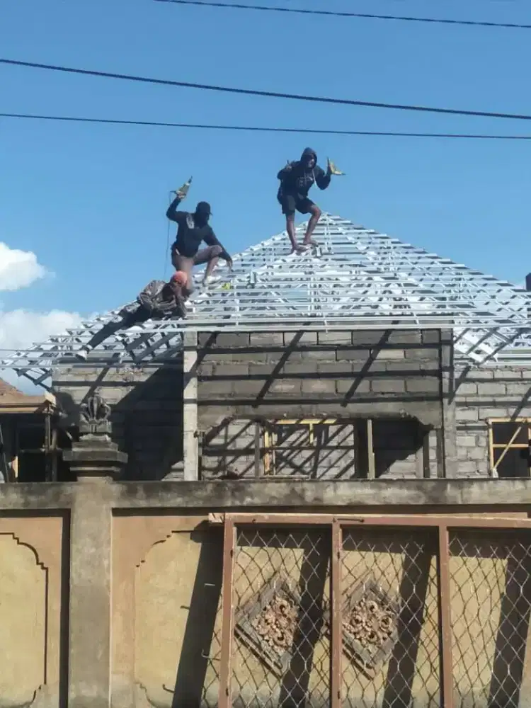 Pemasangan atap baja ringan,kanopi, renovasi rumah,atap bocor dll