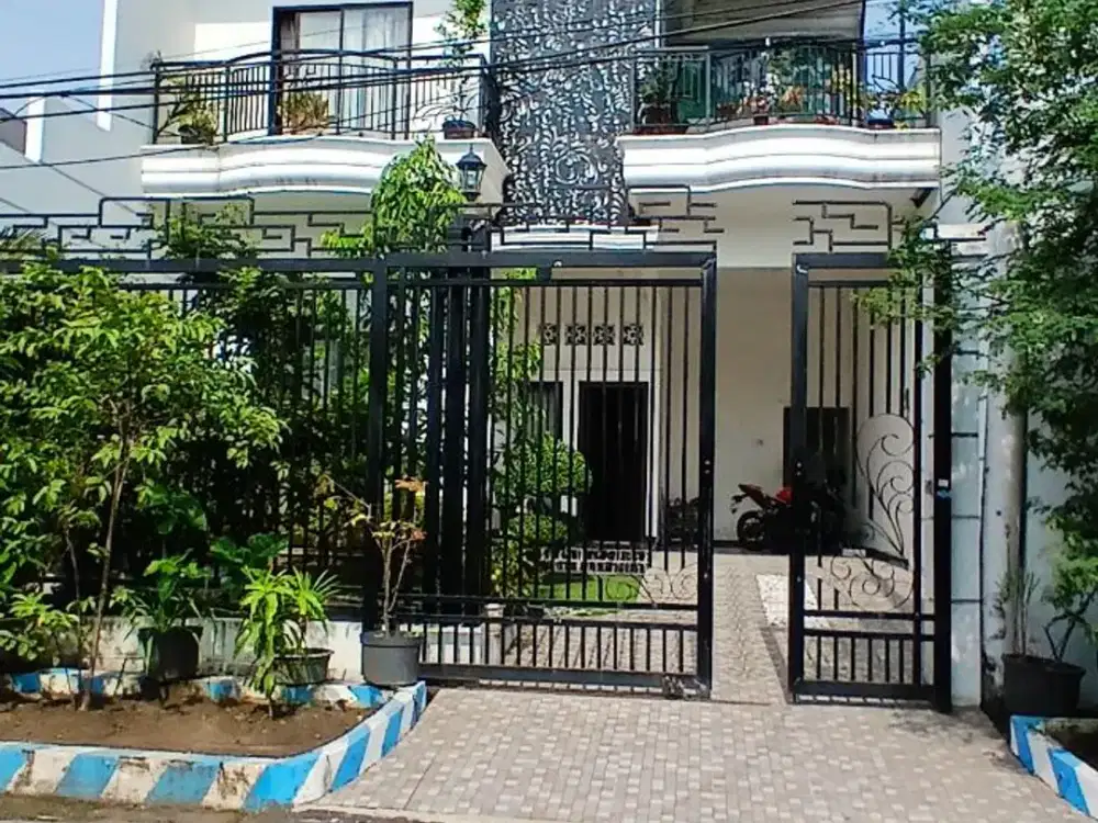 Dijual Cepat Dibawah harga Pasar Barat Surabaya Rumah Mewah 2 Lantai Full Furnished di Aquamarin Driyorejo Gresik
